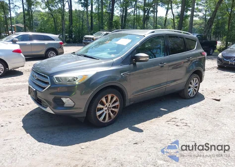 2017 Ford Escape Titanium z USA, uszkodzony, nr VIN 1FMCU9JD5HUD71601